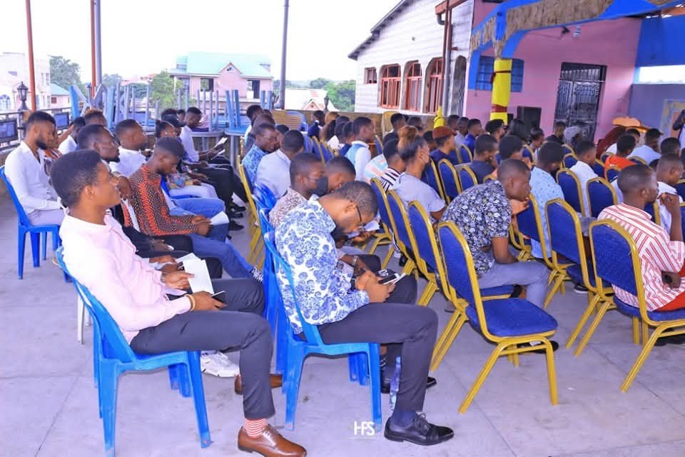 SOUTIENT POUR CONDAMNER LE CRIME DE GENOCIDE